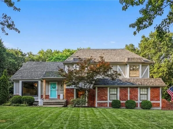 12860 Sagamore Rd, Leawood, KS 66209