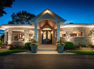 25890 W Crest Hill Dr, Barrington, IL 60010