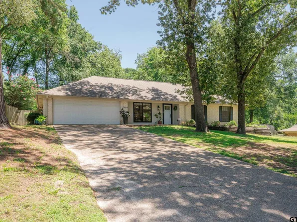 10884 Knollwood Dr, Tyler, TX 75703