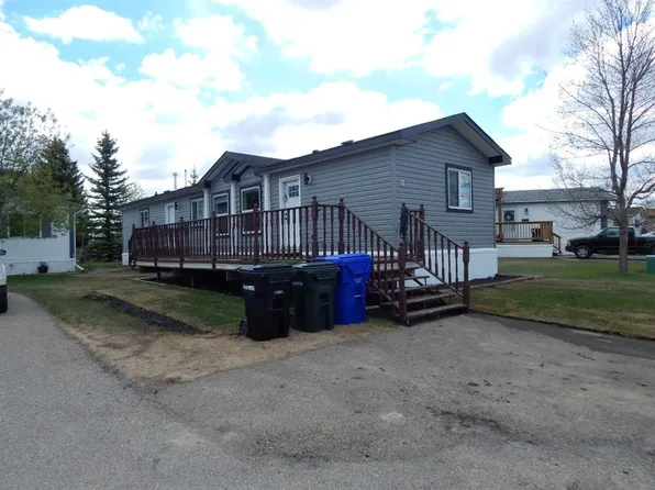 5210 65th Ave #11, Olds, AB T4H 1W7