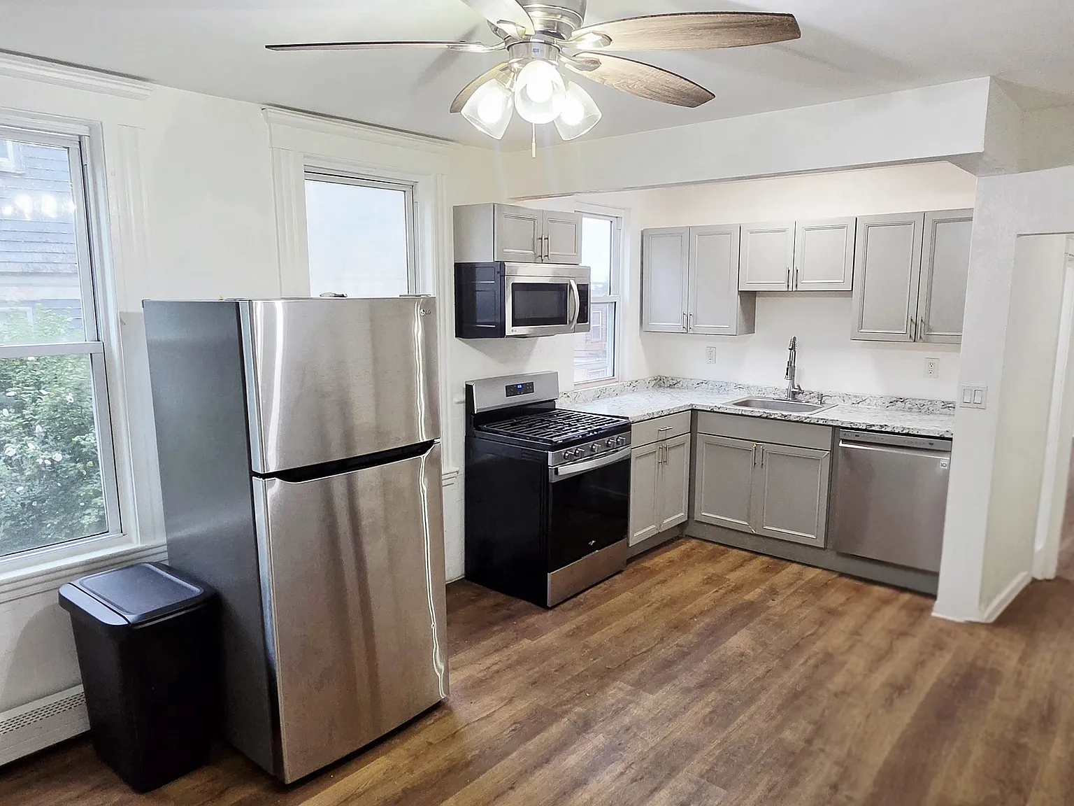 3 bed, 1334 sqft, $2,900 — Photo 2