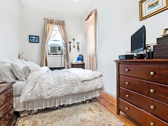 3rd image of 41 W 85th St #2BB
