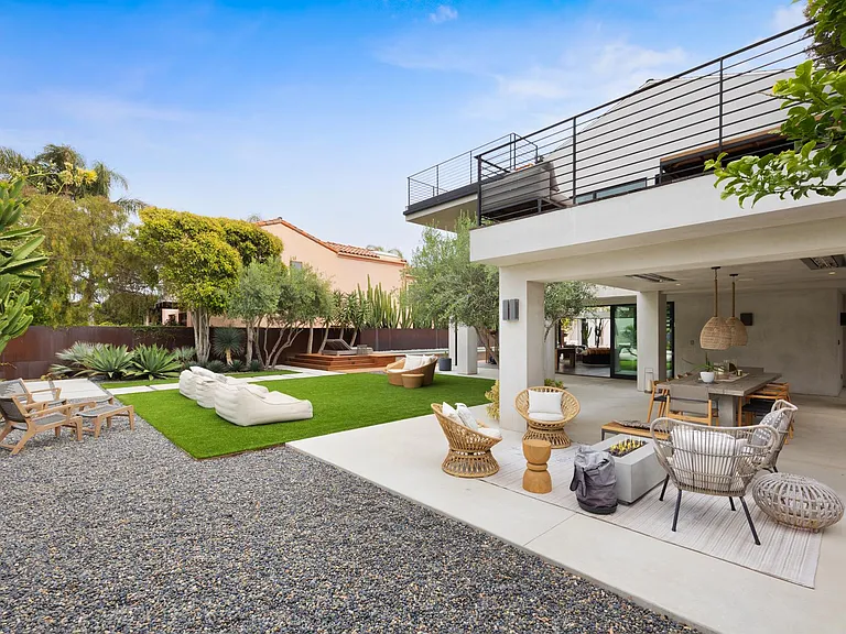 Plenty of space for entertaining!