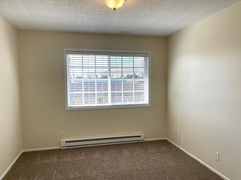 C2402 - Maple Court Apartments — Photo 63