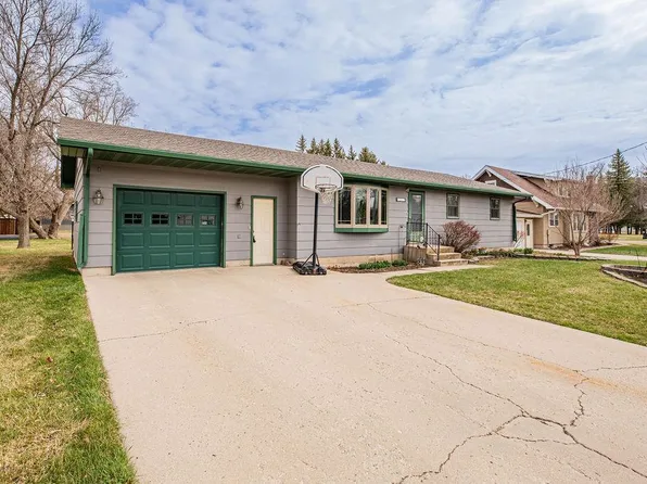 207 Jackson Ave E, Lisbon, ND 58054