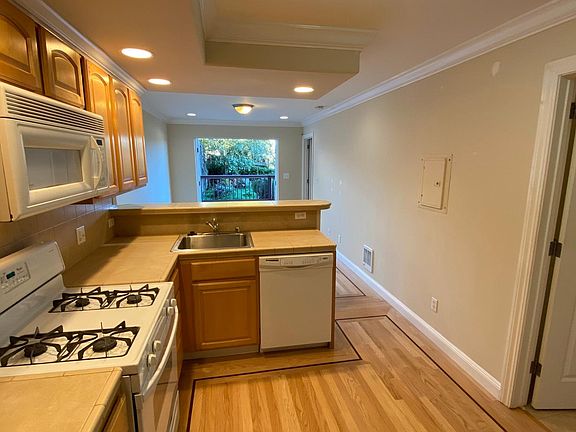 2nd image of 28 Cole St APT 1