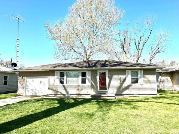 106 Randolph Dr, Centralia, IL 62801