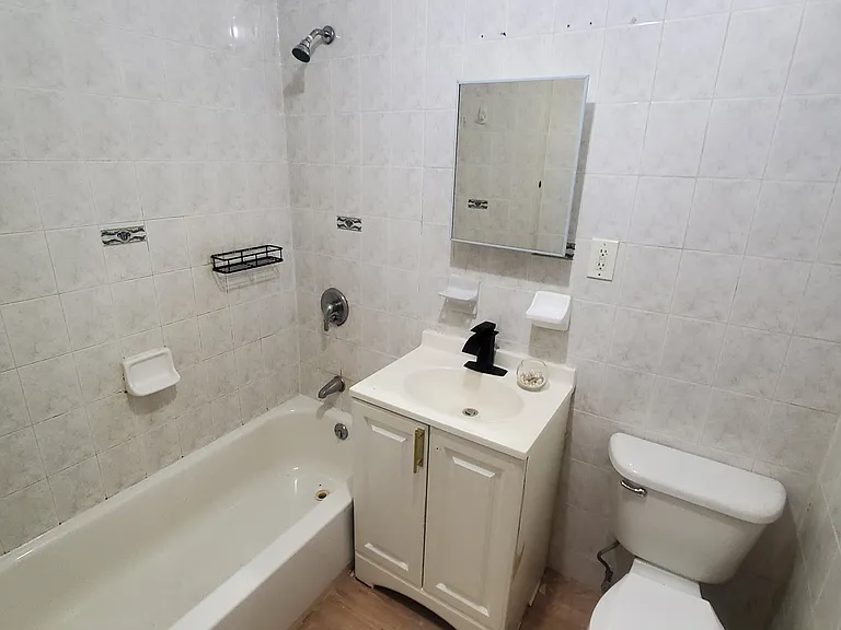 453 E 45th St #2 — Photo 2