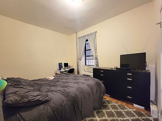 3rd image of 251 W 81st St #2V