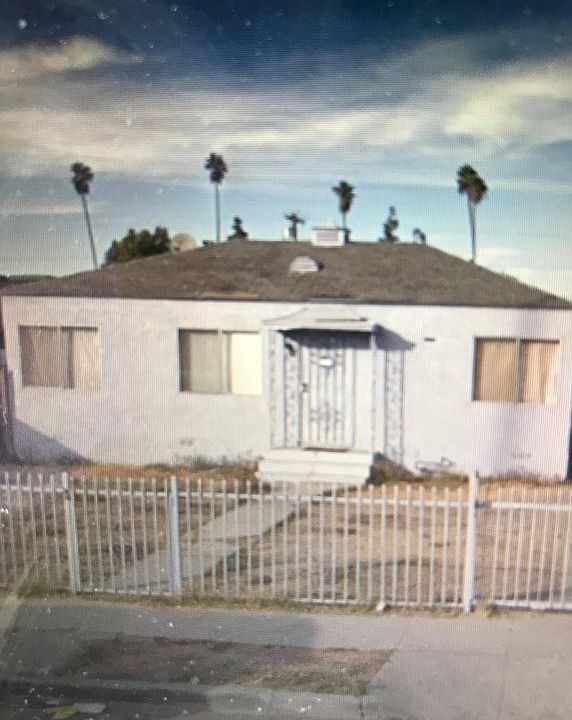 1st image of 611 W 82nd St