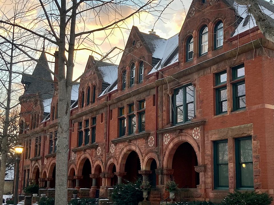 1st image of 292 Laurel Ave #3