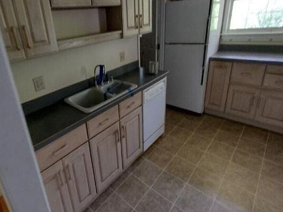 5th image of 62 Elder Ln