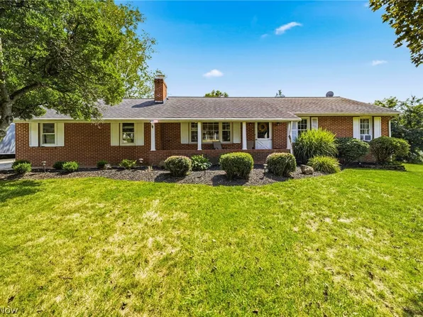 13687 Carlton St, Burton, OH 44021