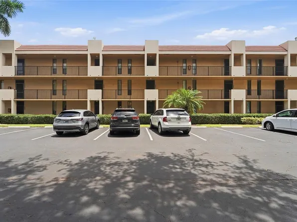 5605 Coral Lake Dr #105, Margate, FL 33063