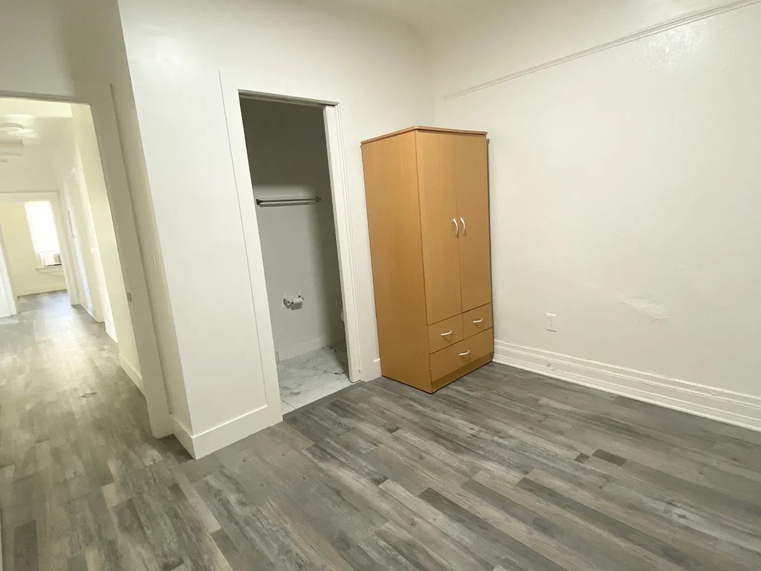 3 bed, 900 sqft, $1,200 — Photo 2