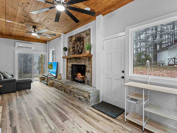 5th image of 124 Glad Tidings Ln