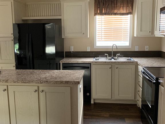 2nd image of 272 Queen Mary Loop