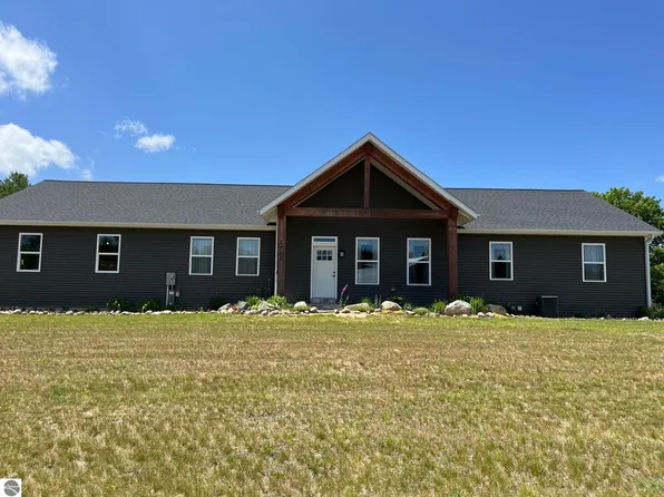 3762 S 31st Rd, Cadillac, MI 49601