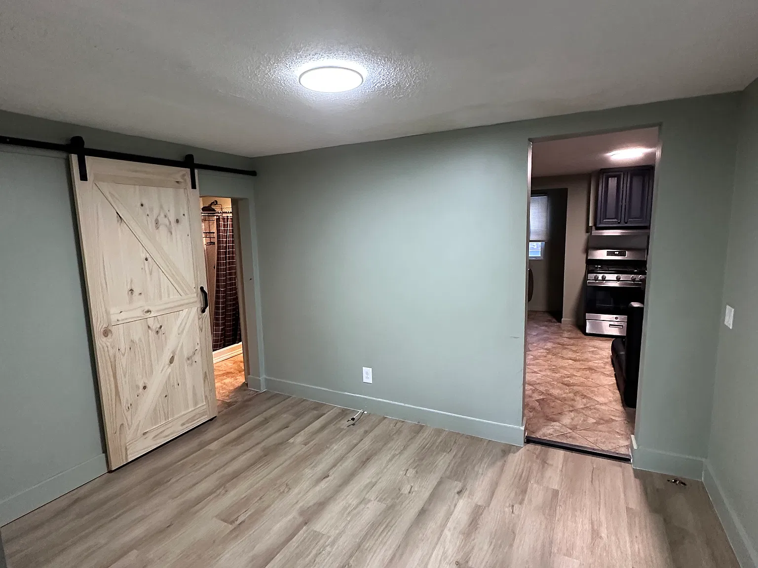 394 University Ave — Photo 4