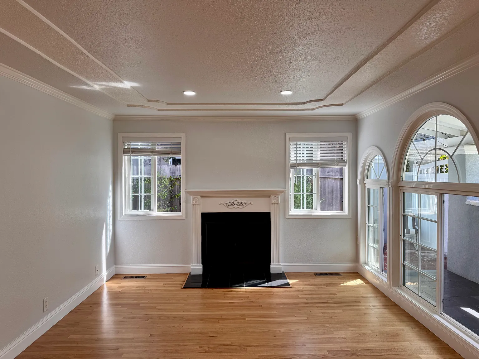 3 bed, 1580 sqft, $10,500 — Photo 4
