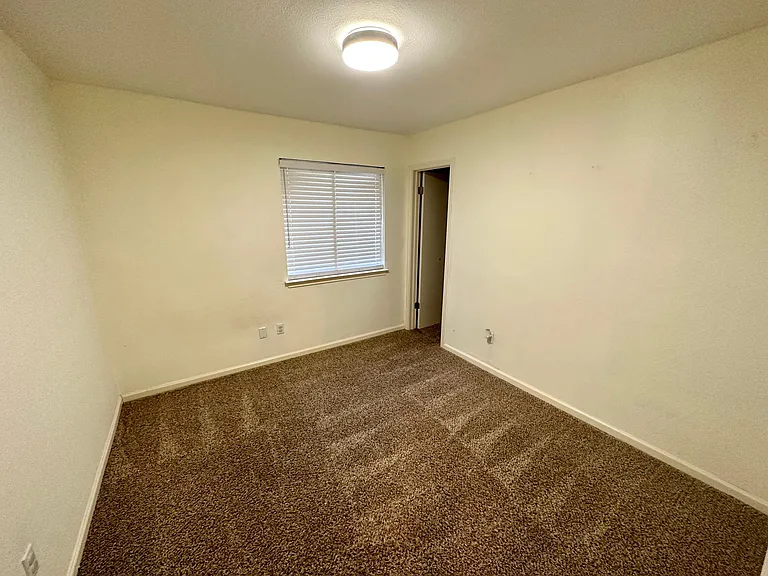 1429 Hyridge Cir — Photo 11