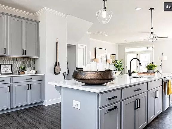 5th image of 2208 Whistler Way NE