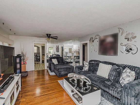 3rd image of 609 N Belmont Ave