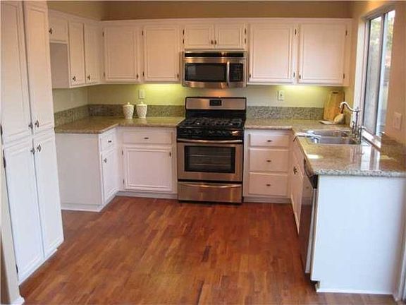 5th image of 601 Hillhaven Dr