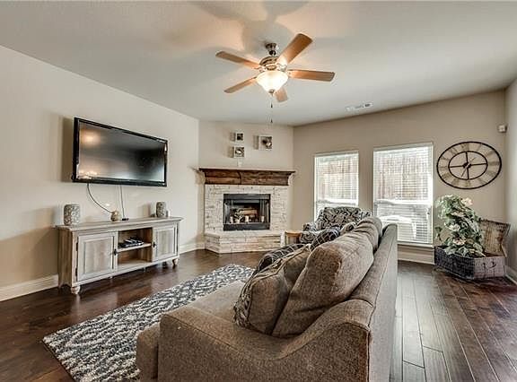 4th image of 1606 Cowtown Dr