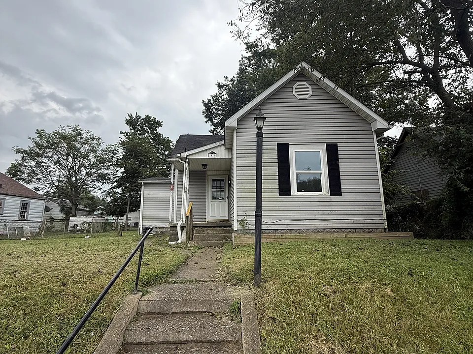 1421 W 2nd St