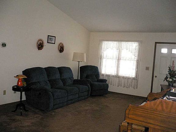 2nd image of 1831 Carol Dr
