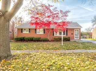 8621 Whitefield St, Dearborn Heights, MI 48127