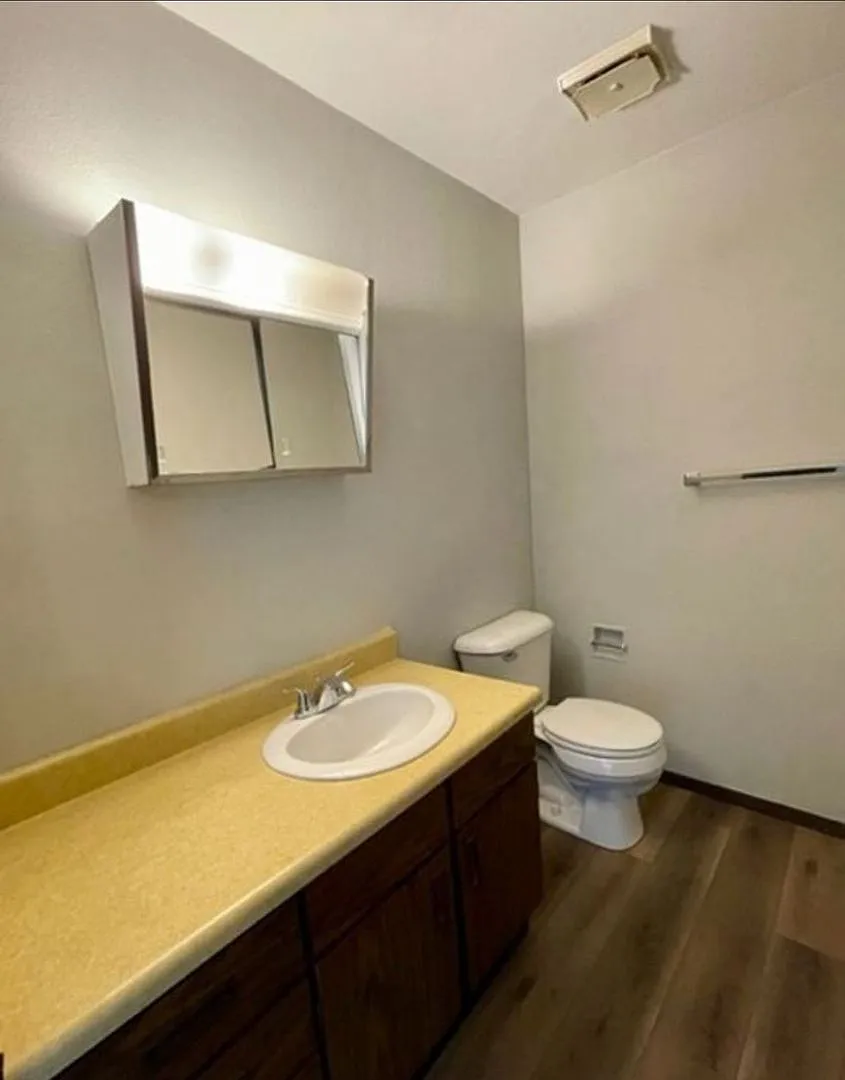 1352/1354 W. Hiawatha Drive — Photo 3