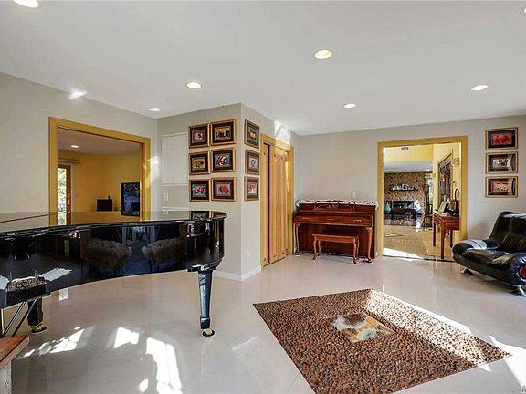 4th image of 15 Sparrow Ln
