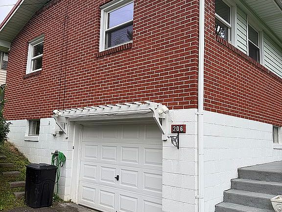 2nd image of 206 Madison Ave NE