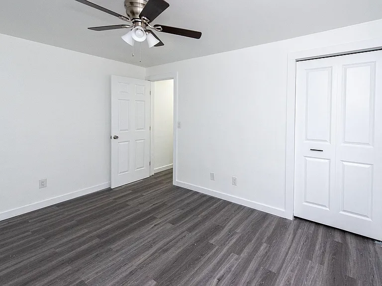 469 Olden Ave — Photo 15