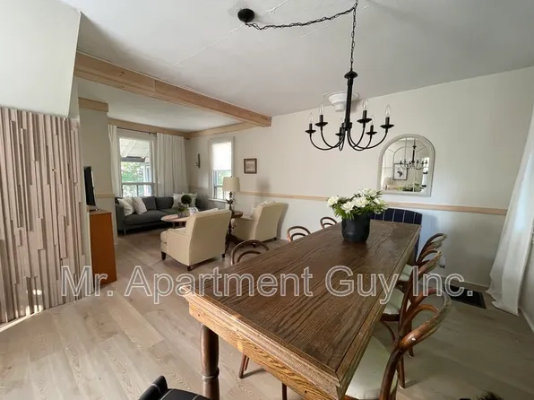 93 Main St W, Huntsville, ON P1H 1X1