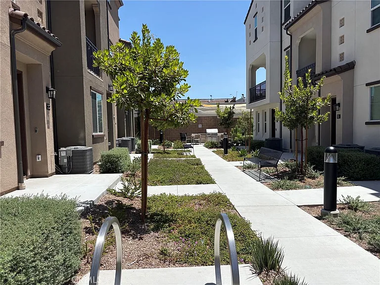 2211 W Orange Ave #21 — Photo 44