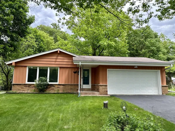 W274N2668 Oak STREET, Pewaukee, WI 53072