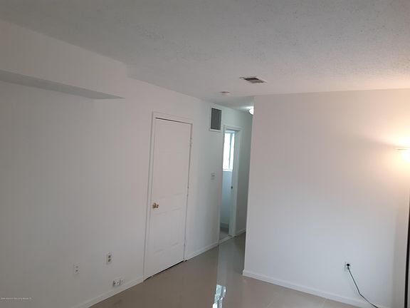 3rd image of 299 Jamie Ln