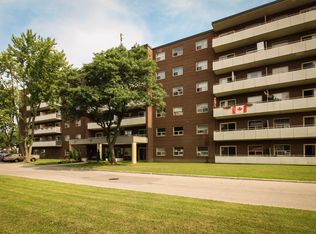 535 N Service Rd, Mississauga, ON L5A 1B4