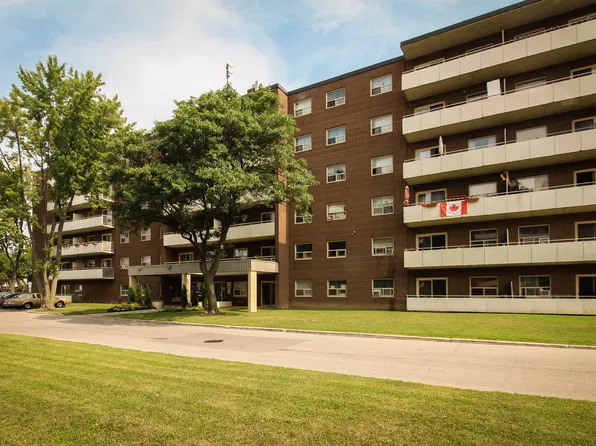 535 N Service Rd, Mississauga, ON L5A 1B4