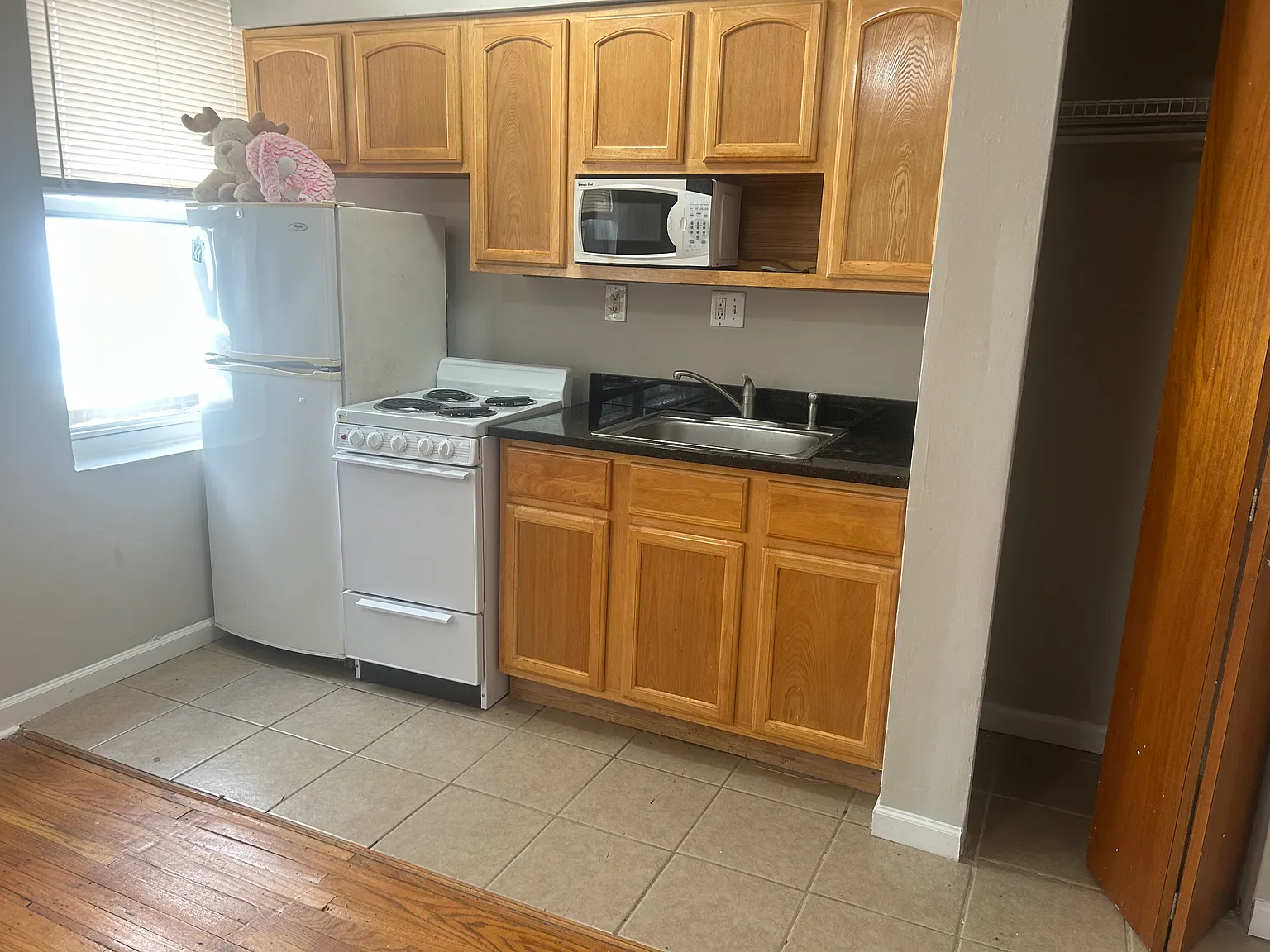 Studio, $990 — Photo 3