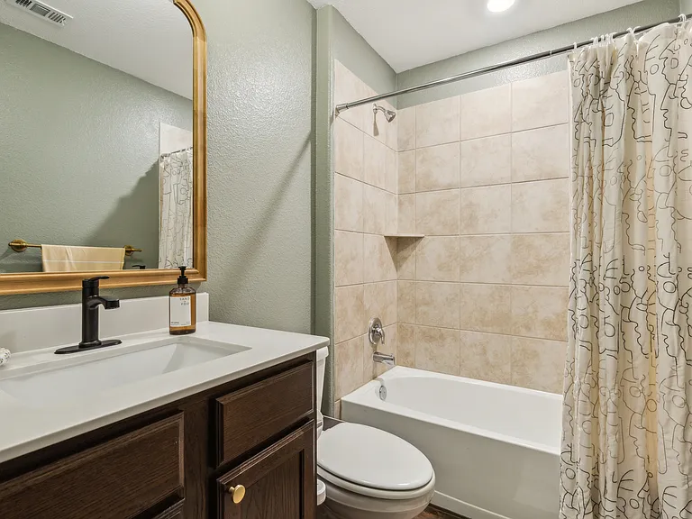 4018 Woodford Dr — Photo 24