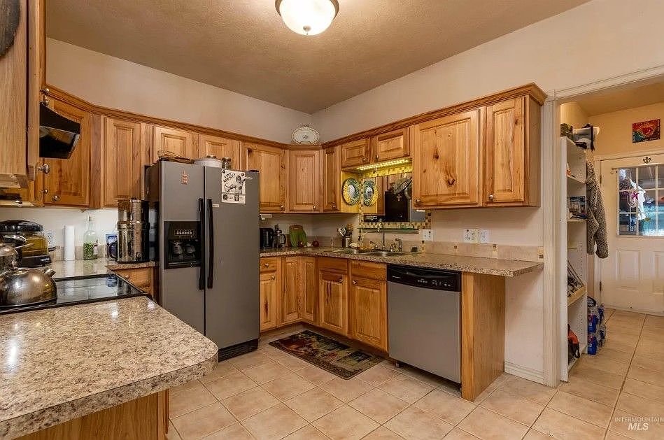 1st image of 2609 Hillcrest Ln #2609