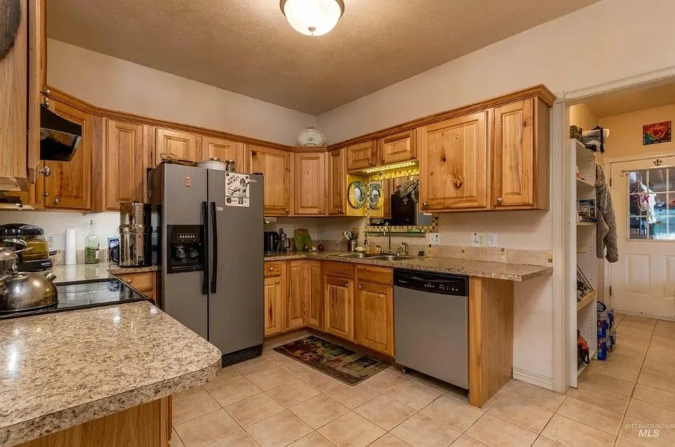 2609 Hillcrest Ln #2609