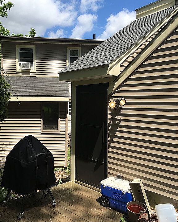 2nd image of 32 White Oak Ave