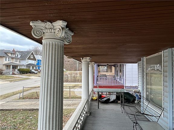 3rd image of 1868 Grasmere Ave