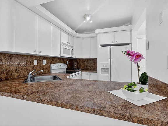 5th image of 16465 NE 22nd Ave APT 116