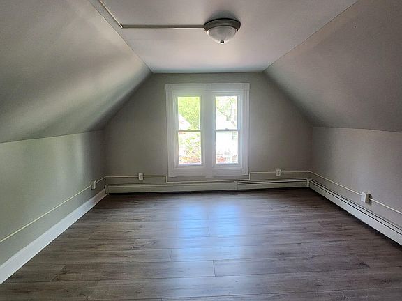 5th image of 68 Lilac St #2